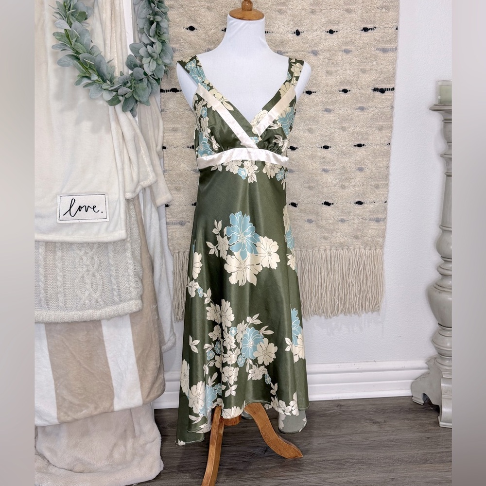 Romy Green Floral Midi high love sweetheart neckline Dress size M